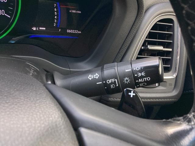 ヴェゼル ハイブリッドＺ　運転席／助手席シートヒーター　あんしんパッケージ　Ｒカメ　スマキー　ＬＥＤランプ　ＥＴＣ付　ＵＳＢ　整備記録簿　シ－トヒ－タ－　サイドカーテンエアバック　運転席助手席エアバッグ　ＶＳＡ　キーフリ（28枚目）