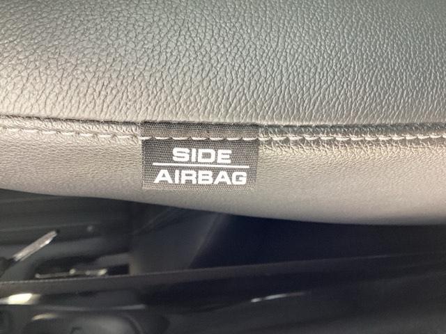 ヴェゼル ハイブリッドＺ　運転席／助手席シートヒーター　あんしんパッケージ　Ｒカメ　スマキー　ＬＥＤランプ　ＥＴＣ付　ＵＳＢ　整備記録簿　シ－トヒ－タ－　サイドカーテンエアバック　運転席助手席エアバッグ　ＶＳＡ　キーフリ（32枚目）