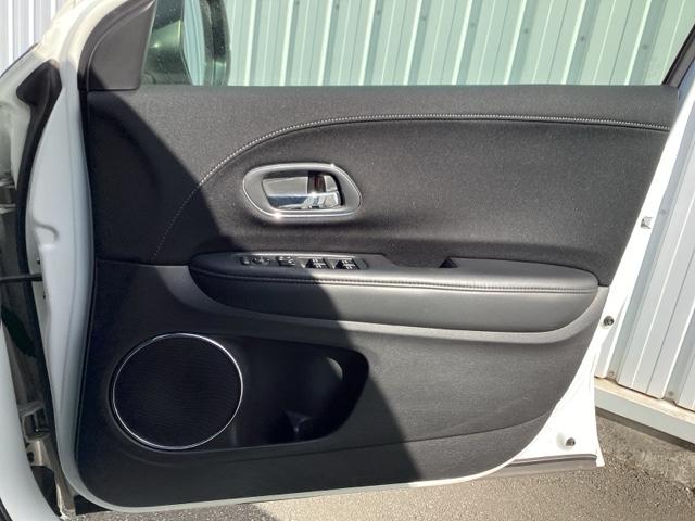 ヴェゼル ハイブリッドＺ　運転席／助手席シートヒーター　あんしんパッケージ　Ｒカメ　スマキー　ＬＥＤランプ　ＥＴＣ付　ＵＳＢ　整備記録簿　シ－トヒ－タ－　サイドカーテンエアバック　運転席助手席エアバッグ　ＶＳＡ　キーフリ（33枚目）