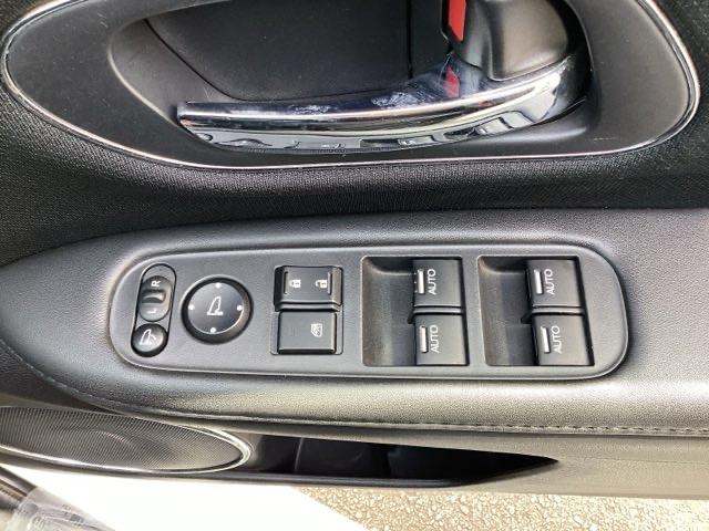 ヴェゼル ハイブリッドＺ　運転席／助手席シートヒーター　あんしんパッケージ　Ｒカメ　スマキー　ＬＥＤランプ　ＥＴＣ付　ＵＳＢ　整備記録簿　シ－トヒ－タ－　サイドカーテンエアバック　運転席助手席エアバッグ　ＶＳＡ　キーフリ（34枚目）