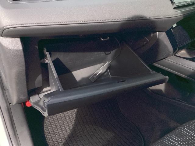 ヴェゼル ハイブリッドＺ　運転席／助手席シートヒーター　あんしんパッケージ　Ｒカメ　スマキー　ＬＥＤランプ　ＥＴＣ付　ＵＳＢ　整備記録簿　シ－トヒ－タ－　サイドカーテンエアバック　運転席助手席エアバッグ　ＶＳＡ　キーフリ（40枚目）