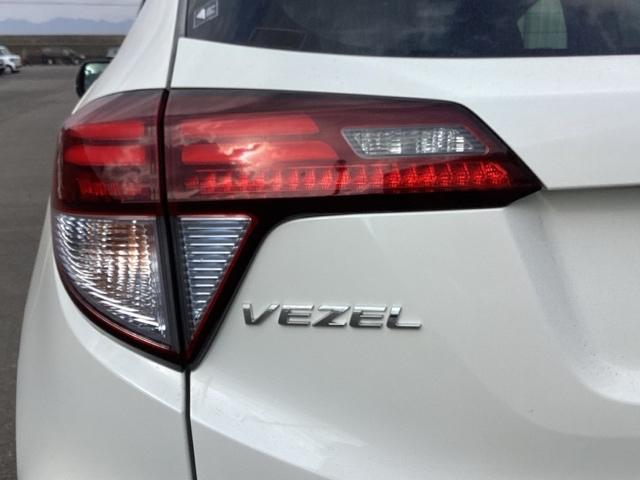 ヴェゼル ハイブリッドＺ　運転席／助手席シートヒーター　あんしんパッケージ　Ｒカメ　スマキー　ＬＥＤランプ　ＥＴＣ付　ＵＳＢ　整備記録簿　シ－トヒ－タ－　サイドカーテンエアバック　運転席助手席エアバッグ　ＶＳＡ　キーフリ（43枚目）