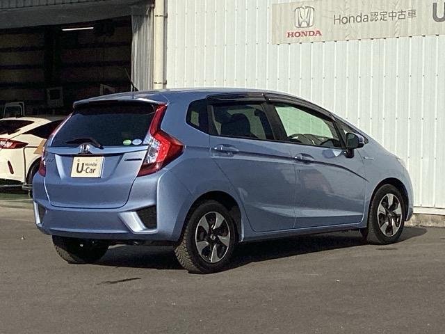 フィットハイブリッド Fパッケージコンフォートエディション 運転席/助手席シートヒーター/あんしんパッケージ 地デジフルセグ カーテンエアバッグ セキュリティアラーム ナビTV リアカメラ ETC車載器 エアコン スマートキー アイドリングストップ キーレス(8枚目)