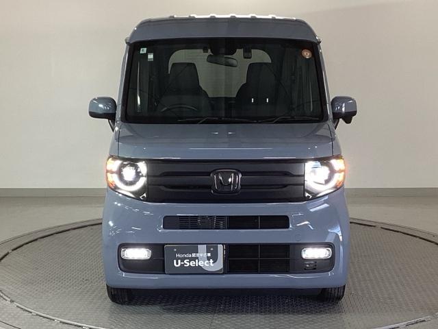 �k�d�c�w�b�h���C�g�𑕔����Ă��܂��B�k�d�c�w�b�h���C�g�͂ƂĂ����邭�A�J�̓����ԑ��s�����S�E���S�ł��B