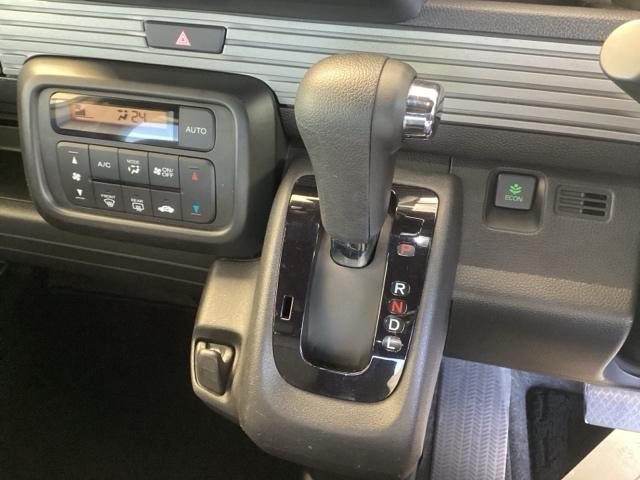 ���R�Ɏ肪�͂��A���쐫�̗ǂ��C���p�l�V�t�g�ɁA�p�[�L���O�u���[�L�́A�t�b�g�u���[�L�^�C�v�Ȃ̂ŁA�^�]�ȂƏ���Ȃ̊Ԃ͂������肵�Ă��܂��B