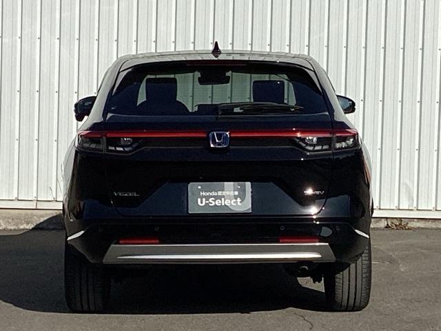 ヴェゼル ｅ：ＨＥＶＺ　ブラインドスポットインフォメーション／後退出庫サポート／ハンズフリーアクセスパワーテールゲート（予約クローズ機能付　地上デジタル　ＵＳＢ入力　シートＨ　サイドエアＢ　サイドカメラ　パークセンサー（9枚目）