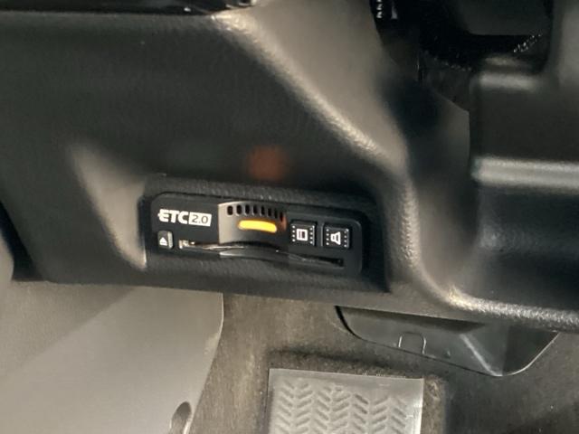 ヴェゼル ｅ：ＨＥＶＺ　ブラインドスポットインフォメーション／後退出庫サポート／ハンズフリーアクセスパワーテールゲート（予約クローズ機能付　地上デジタル　ＵＳＢ入力　シートＨ　サイドエアＢ　サイドカメラ　パークセンサー（13枚目）