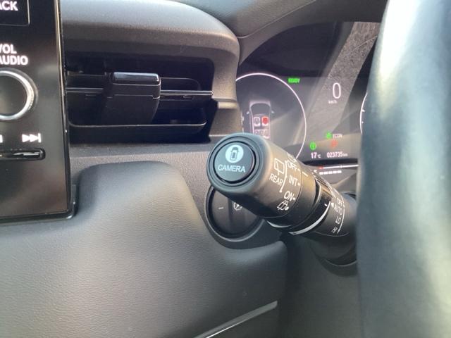 ヴェゼル ｅ：ＨＥＶＺ　ブラインドスポットインフォメーション／後退出庫サポート／ハンズフリーアクセスパワーテールゲート（予約クローズ機能付　地上デジタル　ＵＳＢ入力　シートＨ　サイドエアＢ　サイドカメラ　パークセンサー（17枚目）