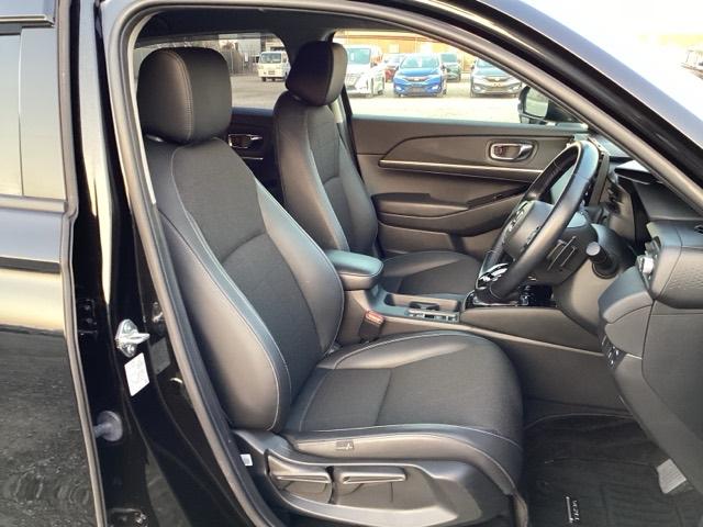 ヴェゼル ｅ：ＨＥＶＺ　ブラインドスポットインフォメーション／後退出庫サポート／ハンズフリーアクセスパワーテールゲート（予約クローズ機能付　地上デジタル　ＵＳＢ入力　シートＨ　サイドエアＢ　サイドカメラ　パークセンサー（19枚目）