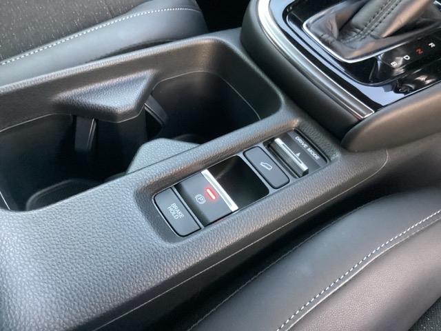 ヴェゼル ｅ：ＨＥＶＺ　ブラインドスポットインフォメーション／後退出庫サポート／ハンズフリーアクセスパワーテールゲート（予約クローズ機能付　地上デジタル　ＵＳＢ入力　シートＨ　サイドエアＢ　サイドカメラ　パークセンサー（34枚目）