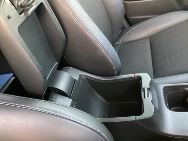 ヴェゼル ｅ：ＨＥＶＺ　ブラインドスポットインフォメーション／後退出庫サポート／ハンズフリーアクセスパワーテールゲート（予約クローズ機能付　地上デジタル　ＵＳＢ入力　シートＨ　サイドエアＢ　サイドカメラ　パークセンサー（37枚目）