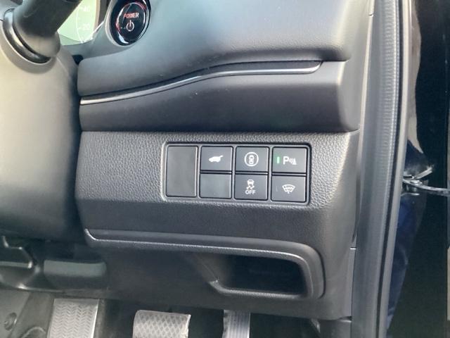 ヴェゼル ｅ：ＨＥＶＺ　ブラインドスポットインフォメーション／後退出庫サポート／ハンズフリーアクセスパワーテールゲート（予約クローズ機能付　地上デジタル　ＵＳＢ入力　シートＨ　サイドエアＢ　サイドカメラ　パークセンサー（41枚目）