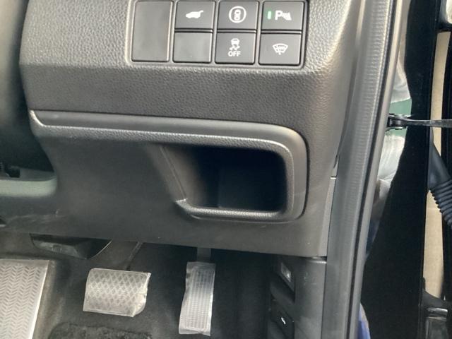 ヴェゼル ｅ：ＨＥＶＺ　ブラインドスポットインフォメーション／後退出庫サポート／ハンズフリーアクセスパワーテールゲート（予約クローズ機能付　地上デジタル　ＵＳＢ入力　シートＨ　サイドエアＢ　サイドカメラ　パークセンサー（42枚目）