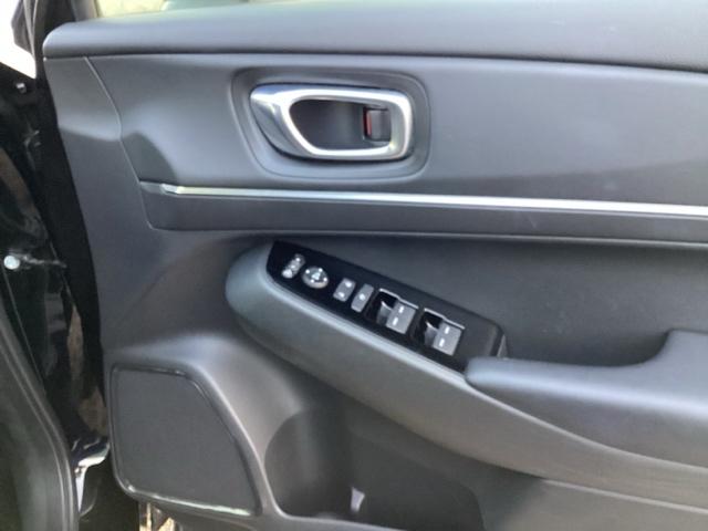 ヴェゼル ｅ：ＨＥＶＺ　ブラインドスポットインフォメーション／後退出庫サポート／ハンズフリーアクセスパワーテールゲート（予約クローズ機能付　地上デジタル　ＵＳＢ入力　シートＨ　サイドエアＢ　サイドカメラ　パークセンサー（44枚目）