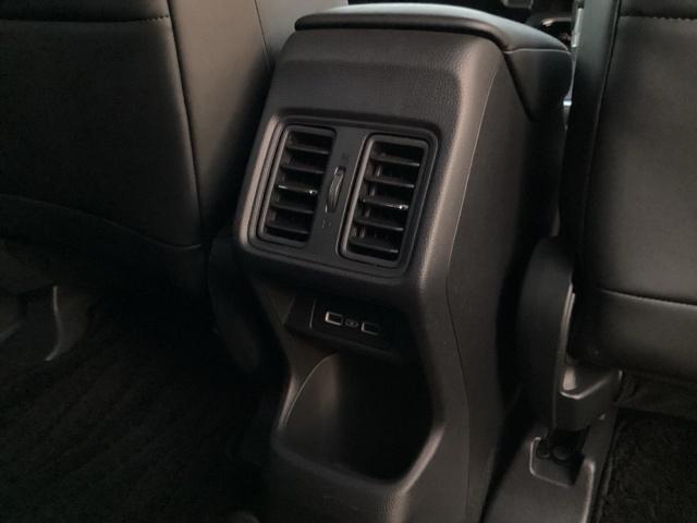 ヴェゼル ｅ：ＨＥＶＺ　ブラインドスポットインフォメーション／後退出庫サポート／ハンズフリーアクセスパワーテールゲート（予約クローズ機能付　地上デジタル　ＵＳＢ入力　シートＨ　サイドエアＢ　サイドカメラ　パークセンサー（46枚目）