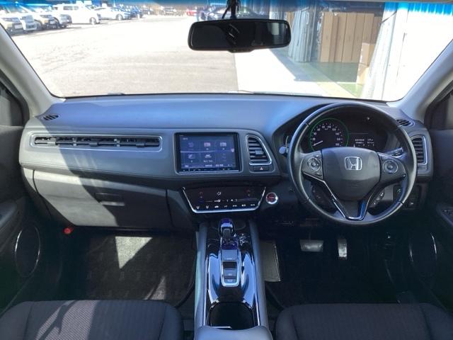 ヴェゼル ハイブリッドＸ・ホンダセンシング　ＬＥＤヘッドライト／ハロゲンフォグライト　地デジＴＶ　アクティブクルーズコントロール　リアカメラ　サイドカーテンエアバック　スマートキープッシュスタート　ＵＳＢポート　横滑り防止機能　ＤＶＤ再生（2枚目）