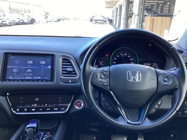 ヴェゼル ハイブリッドＸ・ホンダセンシング　ＬＥＤヘッドライト／ハロゲンフォグライト　地デジＴＶ　アクティブクルーズコントロール　リアカメラ　サイドカーテンエアバック　スマートキープッシュスタート　ＵＳＢポート　横滑り防止機能　ＤＶＤ再生（3枚目）