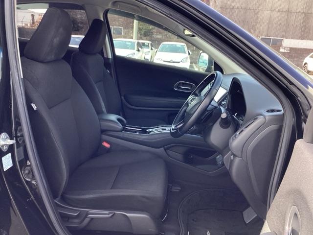 ヴェゼル ハイブリッドＸ・ホンダセンシング　ＬＥＤヘッドライト／ハロゲンフォグライト　地デジＴＶ　アクティブクルーズコントロール　リアカメラ　サイドカーテンエアバック　スマートキープッシュスタート　ＵＳＢポート　横滑り防止機能　ＤＶＤ再生（16枚目）