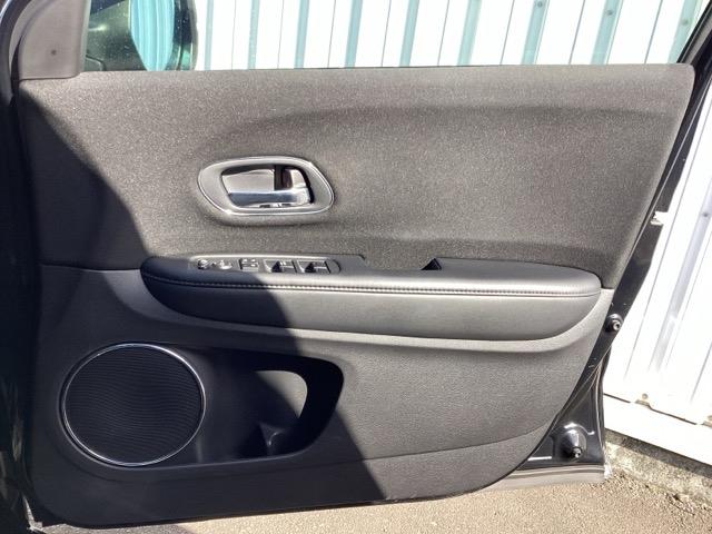 ヴェゼル ハイブリッドＸ・ホンダセンシング　ＬＥＤヘッドライト／ハロゲンフォグライト　地デジＴＶ　アクティブクルーズコントロール　リアカメラ　サイドカーテンエアバック　スマートキープッシュスタート　ＵＳＢポート　横滑り防止機能　ＤＶＤ再生（32枚目）