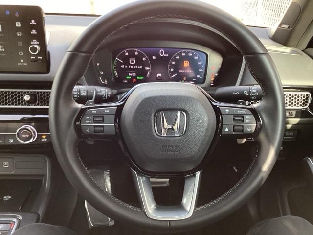 �g���������Z���V���O���ڃ~���g���[�_�[�ƒP��J�����ŁA�N���}�̑O���̏󋵂�F���B�u���[�L��X�e�A�����O�̐���Z�p�Ƌ������A���S�E���K�ȉ^�]�⎖�̉�����x�������̃V�X�e���ł�