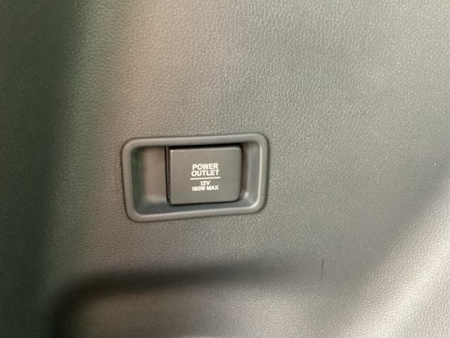 �g�����N���[���ɂ��A�N�Z�T���[�\�P�b�g�i�d���\�P�b�g�j���t���Ă��܂��B