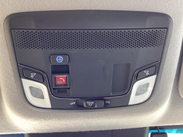 �ً}�ʕ�{�^���͓V��ɂ���܂��B�^�]���̑̒��s�ǂ�A�G�A�o�b�O�̍쓮���Ȃ����̂̍ۂɂ͉����Ă��������B