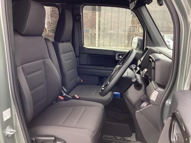 �t�����g�͉^�]�ȂƏ���Ȃ��ʁX�̍L�X�Ƃ����Z�p���[�g�V�[�g�ł��A�^�]�Ȃ́A�����𒲐��ł���n�C�g�A�W���X�^�[�t���ł��B