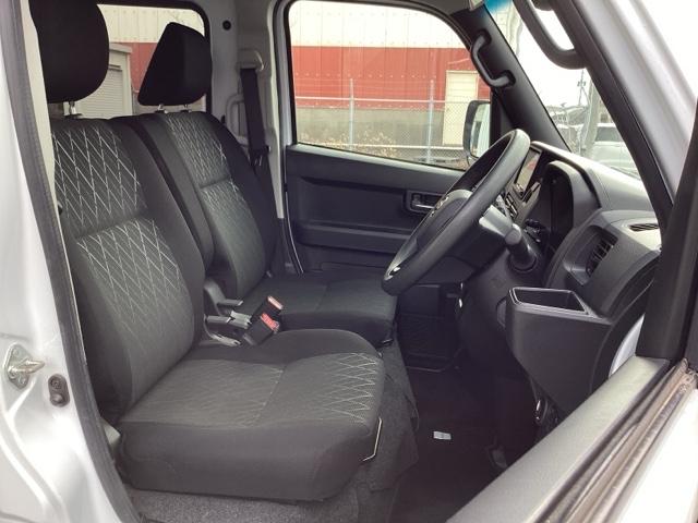 �t�����g�͉^�]�ȂƏ���Ȃ��ʁX�̍L�X�Ƃ����Z�p���[�g�V�[�g�ł��A�^�]�Ȃ́A�����𒲐��ł���n�C�g�A�W���X�^�[�t���ł��B