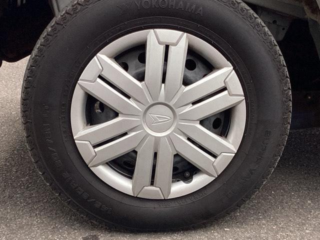 �X�`�[���z�C�[���ɂ́A�z�C�[���g�����i�z�C�[���J�o�[�j���t���Ă��܂��B