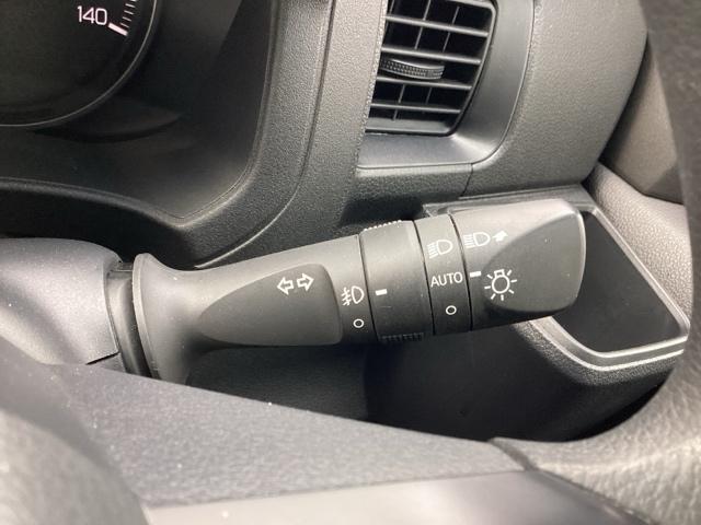 �y�I�[�g���C�g�i�`�t�s�n�j�z�O�̖��邳���V�X�e�������m���āA�����Ńw�b�h���C�g���_�����܂��I�w�b�h���C�g�����Y���h���֗��@�\�ł�