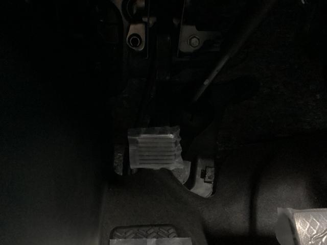 �p�[�L���O�u���[�L�̓t�b�g���Ȃ̂ŉ^�]�ȂƏ���Ȃ̊Ԃ͂�������A�ړ����y�X�ł��B�����Ǝ肪�͂��ʒu�ɂ`�s�Z���N�g���o�[��G�A�R���X�C�b�`�Ȃǂ����葀�쐫�ɗD��Ă��܂�