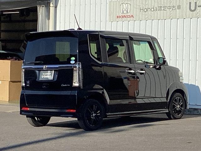 Ｎ－ＢＯＸカスタム ＧＳＳブラックスタイルパッケージ　ＥＴＣ／純正ナビ／バックモニター　リアカメラ　スマートキー　シートヒータ　フルセグＴＶ　ＡＢＳ　横滑り防止機能　ナビＴＶ　キーフリー　ベンチシート　パワステ　カーテンエアバック　セキュリティー　ＰＷ（8枚目）