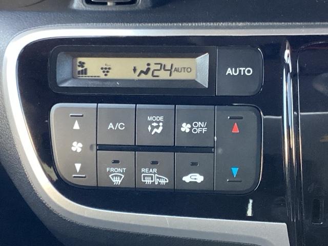 Ｎ－ＢＯＸカスタム ＧＳＳブラックスタイルパッケージ　ＥＴＣ／純正ナビ／バックモニター　リアカメラ　スマートキー　シートヒータ　フルセグＴＶ　ＡＢＳ　横滑り防止機能　ナビＴＶ　キーフリー　ベンチシート　パワステ　カーテンエアバック　セキュリティー　ＰＷ（13枚目）