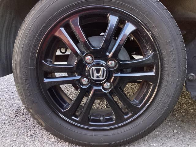 Ｎ－ＢＯＸカスタム ＧＳＳブラックスタイルパッケージ　ＥＴＣ／純正ナビ／バックモニター　リアカメラ　スマートキー　シートヒータ　フルセグＴＶ　ＡＢＳ　横滑り防止機能　ナビＴＶ　キーフリー　ベンチシート　パワステ　カーテンエアバック　セキュリティー　ＰＷ（20枚目）