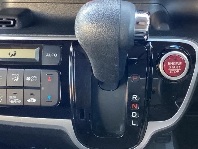 Ｎ－ＢＯＸカスタム ＧＳＳブラックスタイルパッケージ　ＥＴＣ／純正ナビ／バックモニター　リアカメラ　スマートキー　シートヒータ　フルセグＴＶ　ＡＢＳ　横滑り防止機能　ナビＴＶ　キーフリー　ベンチシート　パワステ　カーテンエアバック　セキュリティー　ＰＷ（21枚目）