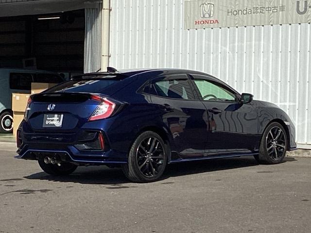 シビック ハッチバック　革コンビシート（プライムスムースＸファブリック）／運転席８Ｗａｙ／助手席４Ｗａｙパワーシート　サイドエアバッグ　キーレス　横滑防止装置　ＡＢＳ　クルコン　地デジ　イモビライザー　Ｒカメラ　ナビＴＶ（8枚目）