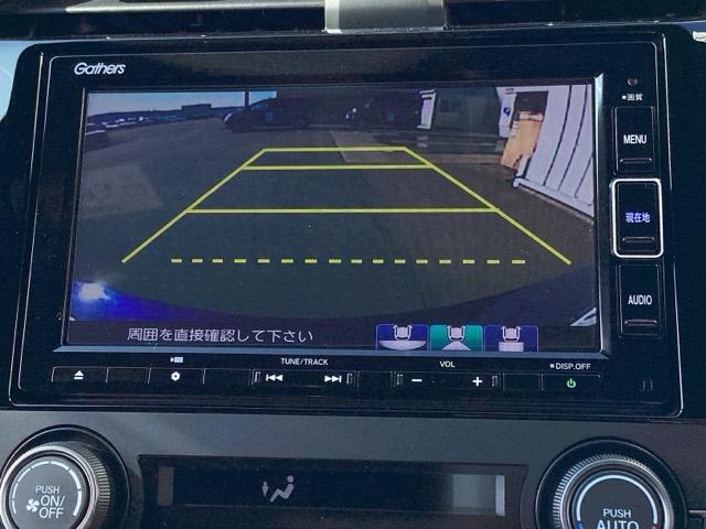 シビック ハッチバック　革コンビシート（プライムスムースＸファブリック）／運転席８Ｗａｙ／助手席４Ｗａｙパワーシート　サイドエアバッグ　キーレス　横滑防止装置　ＡＢＳ　クルコン　地デジ　イモビライザー　Ｒカメラ　ナビＴＶ（12枚目）