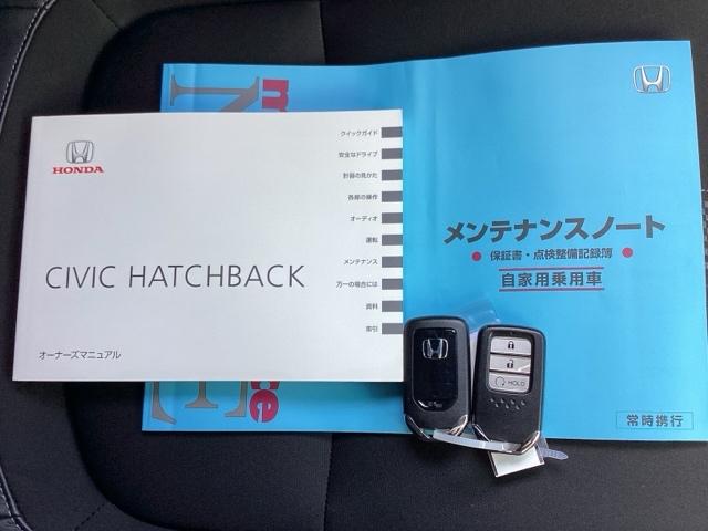 シビック ハッチバック　革コンビシート（プライムスムースＸファブリック）／運転席８Ｗａｙ／助手席４Ｗａｙパワーシート　サイドエアバッグ　キーレス　横滑防止装置　ＡＢＳ　クルコン　地デジ　イモビライザー　Ｒカメラ　ナビＴＶ（19枚目）
