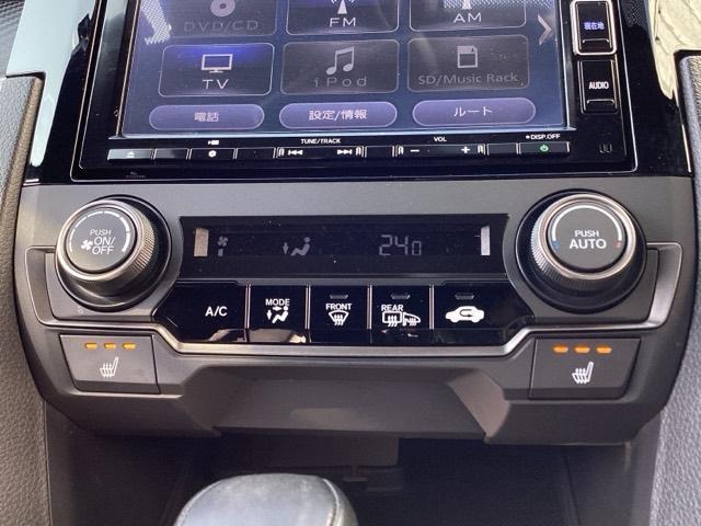 シビック ハッチバック　革コンビシート（プライムスムースＸファブリック）／運転席８Ｗａｙ／助手席４Ｗａｙパワーシート　サイドエアバッグ　キーレス　横滑防止装置　ＡＢＳ　クルコン　地デジ　イモビライザー　Ｒカメラ　ナビＴＶ（21枚目）
