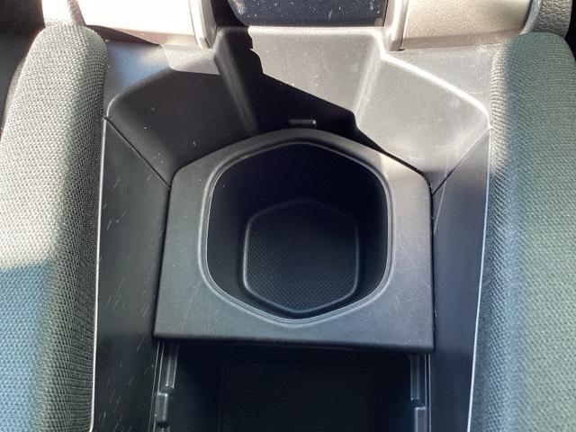 シビック ハッチバック　革コンビシート（プライムスムースＸファブリック）／運転席８Ｗａｙ／助手席４Ｗａｙパワーシート　サイドエアバッグ　キーレス　横滑防止装置　ＡＢＳ　クルコン　地デジ　イモビライザー　Ｒカメラ　ナビＴＶ（24枚目）