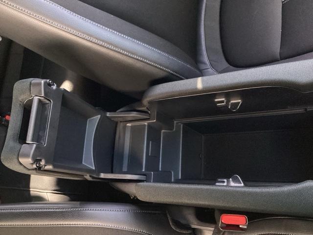 シビック ハッチバック　革コンビシート（プライムスムースＸファブリック）／運転席８Ｗａｙ／助手席４Ｗａｙパワーシート　サイドエアバッグ　キーレス　横滑防止装置　ＡＢＳ　クルコン　地デジ　イモビライザー　Ｒカメラ　ナビＴＶ（25枚目）