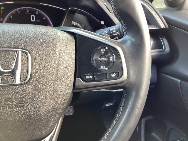 シビック ハッチバック　革コンビシート（プライムスムースＸファブリック）／運転席８Ｗａｙ／助手席４Ｗａｙパワーシート　サイドエアバッグ　キーレス　横滑防止装置　ＡＢＳ　クルコン　地デジ　イモビライザー　Ｒカメラ　ナビＴＶ（27枚目）