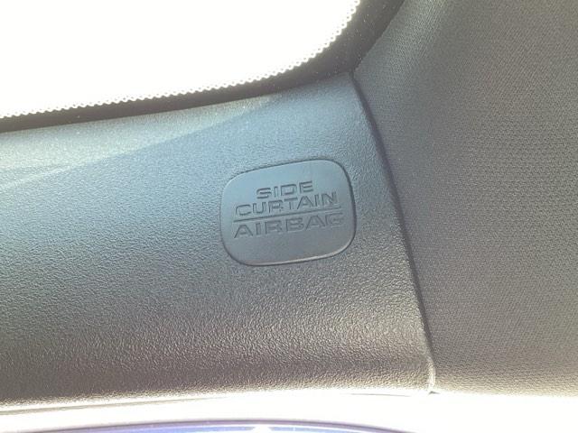 シビック ハッチバック　革コンビシート（プライムスムースＸファブリック）／運転席８Ｗａｙ／助手席４Ｗａｙパワーシート　サイドエアバッグ　キーレス　横滑防止装置　ＡＢＳ　クルコン　地デジ　イモビライザー　Ｒカメラ　ナビＴＶ（31枚目）