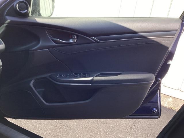 シビック ハッチバック　革コンビシート（プライムスムースＸファブリック）／運転席８Ｗａｙ／助手席４Ｗａｙパワーシート　サイドエアバッグ　キーレス　横滑防止装置　ＡＢＳ　クルコン　地デジ　イモビライザー　Ｒカメラ　ナビＴＶ（33枚目）