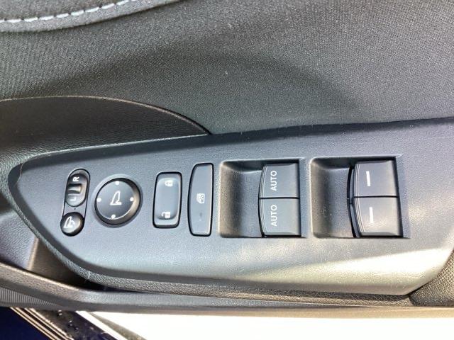 シビック ハッチバック　革コンビシート（プライムスムースＸファブリック）／運転席８Ｗａｙ／助手席４Ｗａｙパワーシート　サイドエアバッグ　キーレス　横滑防止装置　ＡＢＳ　クルコン　地デジ　イモビライザー　Ｒカメラ　ナビＴＶ（34枚目）