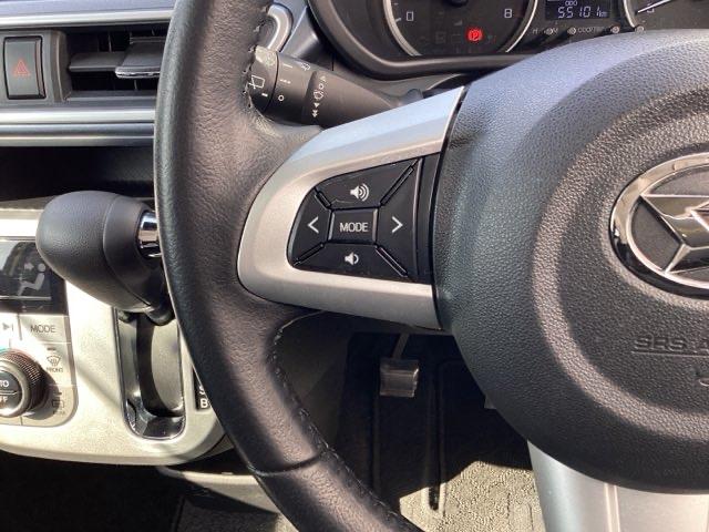 �X�e�A�����O�̍����ɂ́A�I�[�f�B�I�̃X�C�b�`���t���Ă��܂�