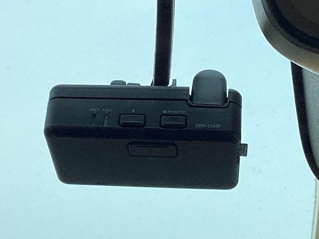 ヴェゼル ｅ：ＨＥＶＺ・ＰＬａＹパッケージ　ＥＴＣ／純正ナビ／バックモニター／ホンダセンシング　地デジ　サイドエアバッグ　ソナー　クルーズコントロール　ナビＴＶ　シートヒータ　両席エアバック　アイドリングストップ　ＵＳＢ接続　ドラレコ（13枚目）