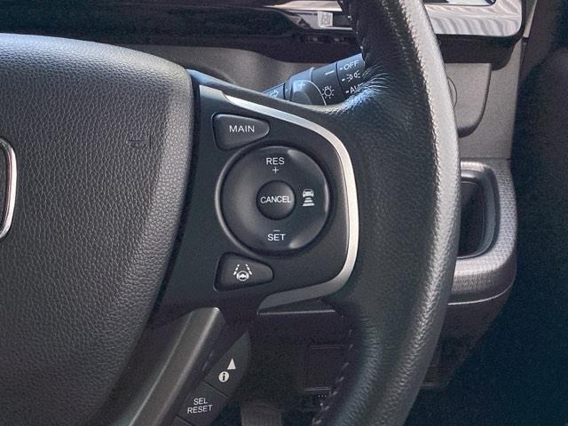 �z���_�Z���V���O�̑��암�́A�X�e�A�����O�̉E���ɔz�u����Ă��܂�