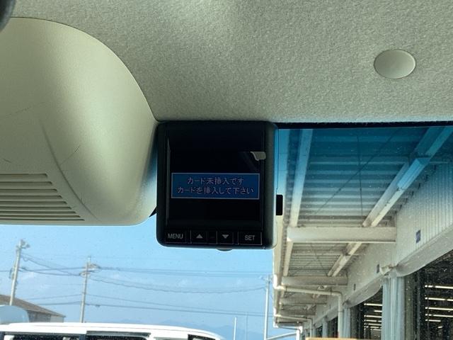 �h���C�u���R�[�_�[�̉摜�ł��I�܂����I�̎��̂��߂Ƀh���C�u���R�[�_�[�������Ă��܂��B�Փ˂����m����ƈ�莞�ԉ摜�������ۑ��ł���̂ň��S�ł��B