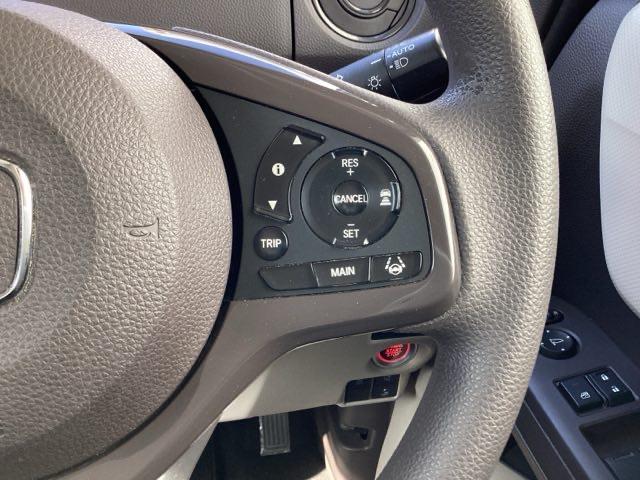 �z���_�Z���V���O�̑��암�́A�X�e�A�����O�̉E���ɔz�u����Ă��܂�